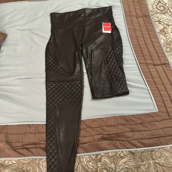NWT Spanx Quilted Faux Leather Leggings in Very Black - Picture 8 of 10